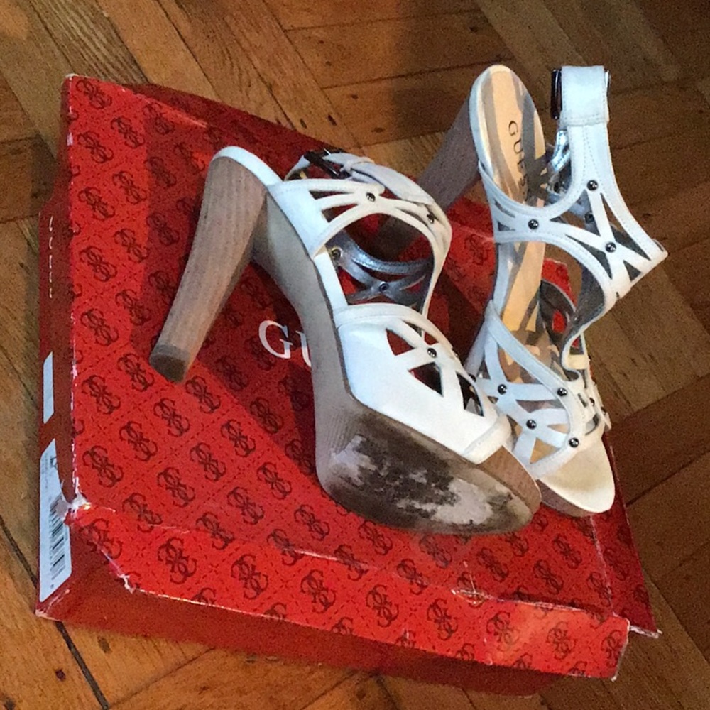 Guess - Picture 3 of 5